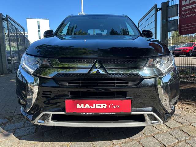 Mitsubishi Outlander PHEV4WD*LED*TEMPO*CAM*PDC*SHZ