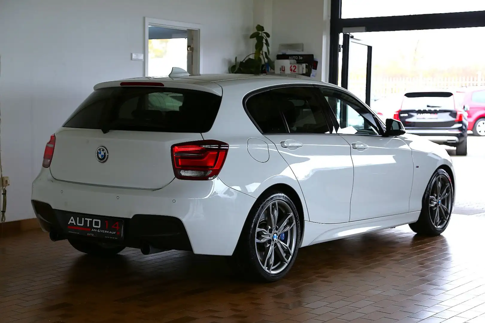 BMW 135 i Lim. 5-trg. Leder Bi-Xenon PDC HiFi SH 18" Blanco - 2