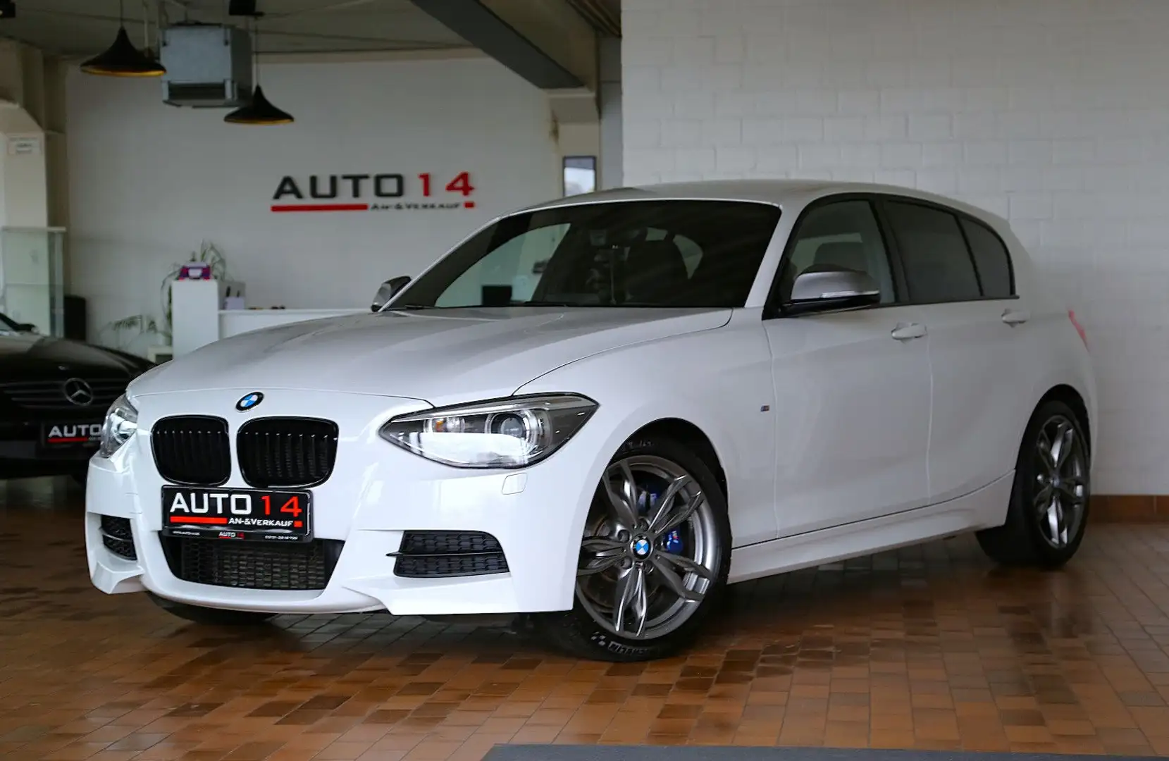 BMW 135 i Lim. 5-trg. Leder Bi-Xenon PDC HiFi SH 18" Blanco - 1