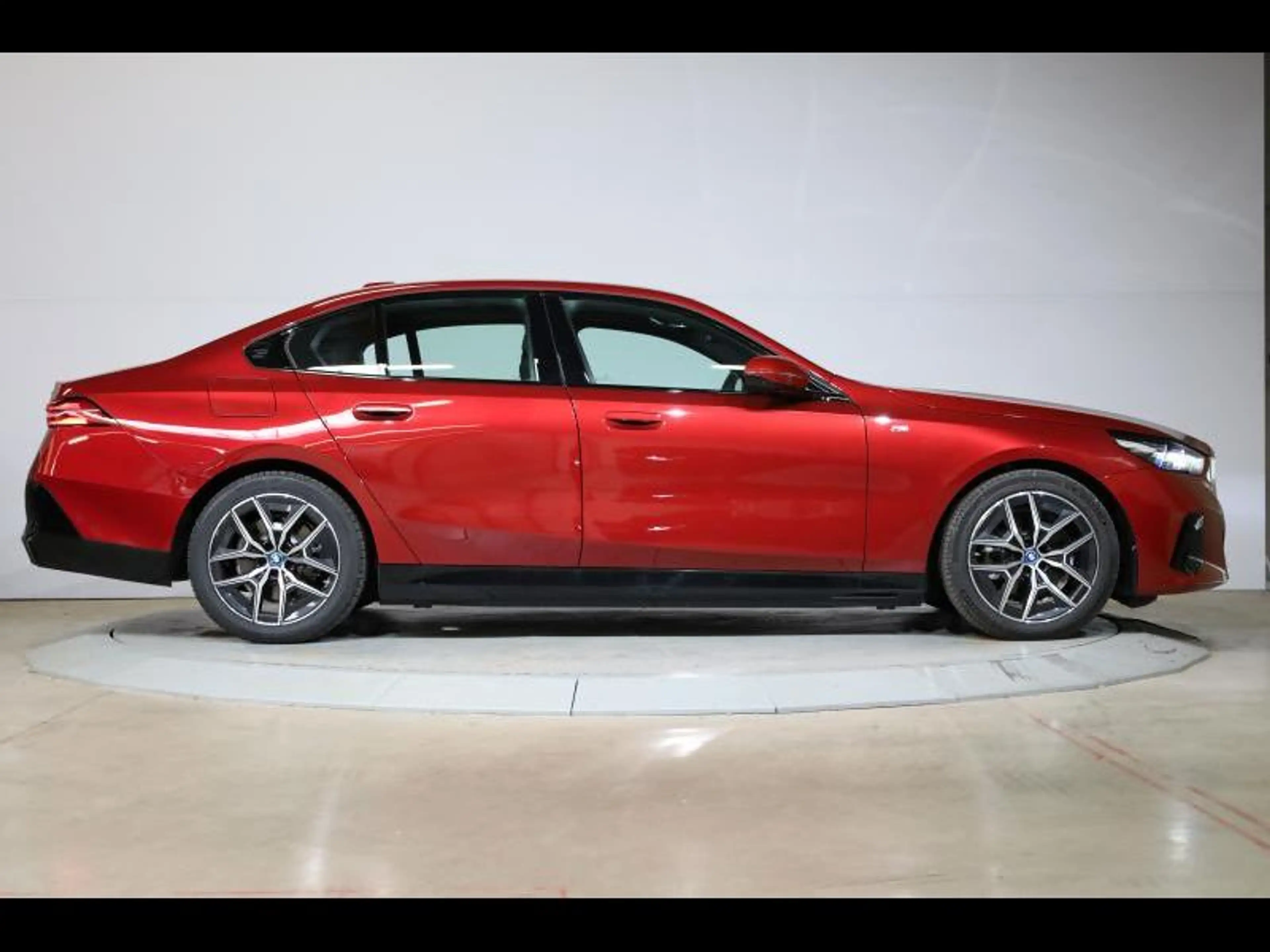 BMW 530 e Berline Kit M Sport — photo 3