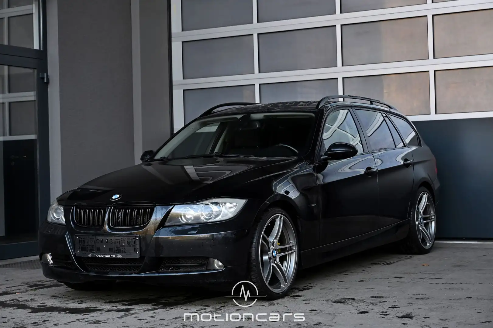 BMW 318 d Touring M-Paket Pickerl NEU Fekete - 1