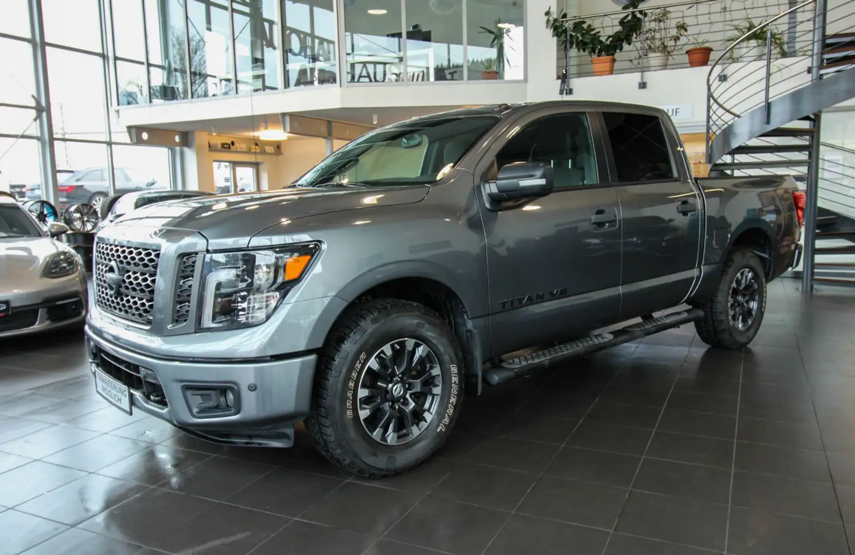 Nissan Pick Up Titan 5.6L V8 4WD Platinum Midnight/Kamera/SHZ/ Gri - 1