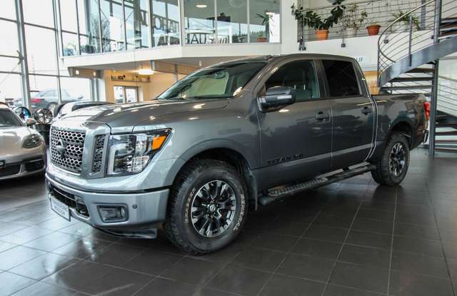 Imagine Nissan Pick Up Titan 5.6L V8 4WD Platinum Midnight/Kamera/SHZ/