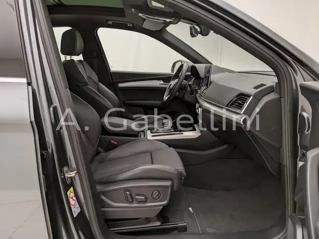Audi Q5 view 8