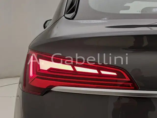 Audi Q5 view 12