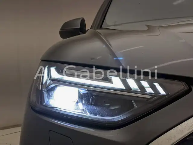 Audi Q5 view 11