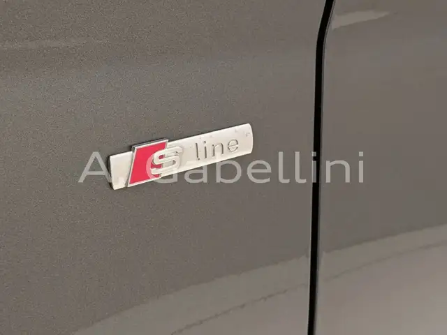 Audi Q5 view 10