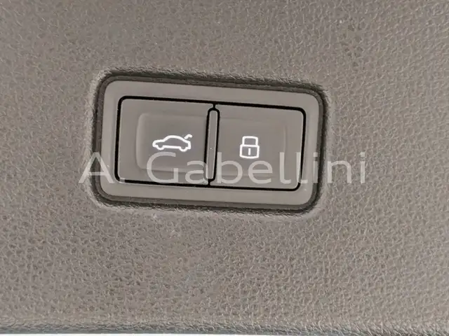 Audi Q5 view 13