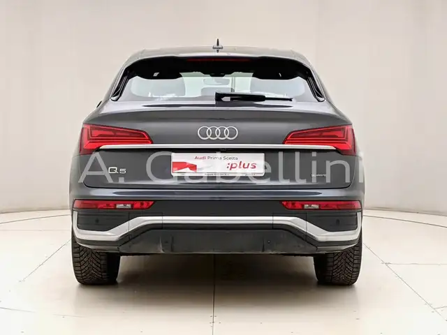Audi Q5 view 5