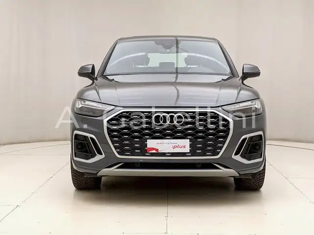 Audi Q5 view 2