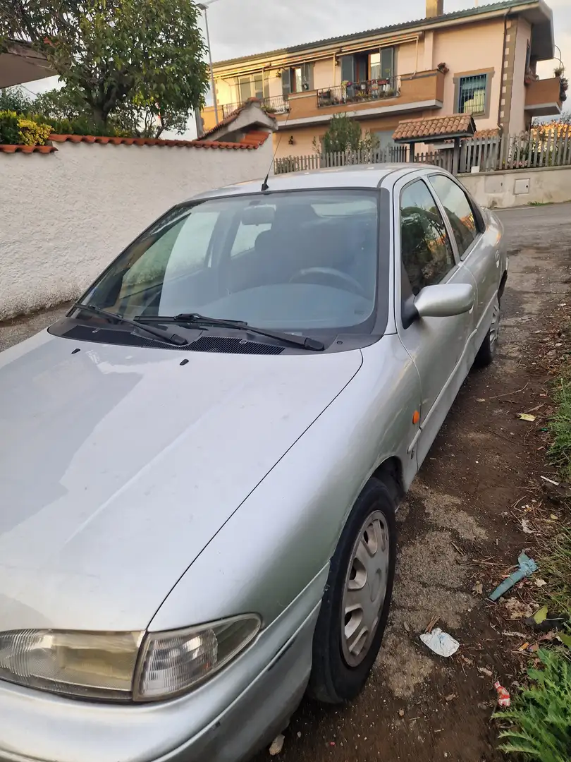 Ford Mondeo Mondeo I 1993 Berlina 5p 2.0 Ghia - 2