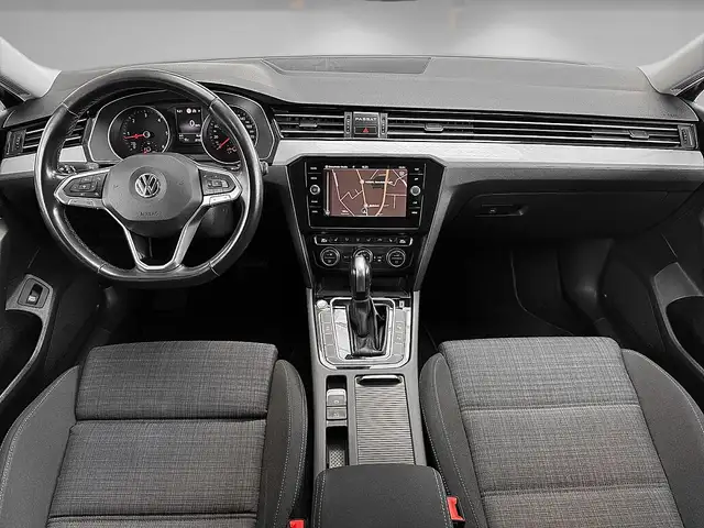 Volkswagen Passat view 9