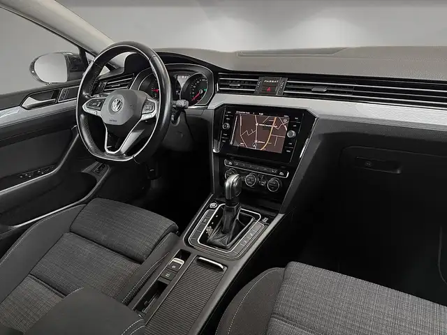 Volkswagen Passat view 10