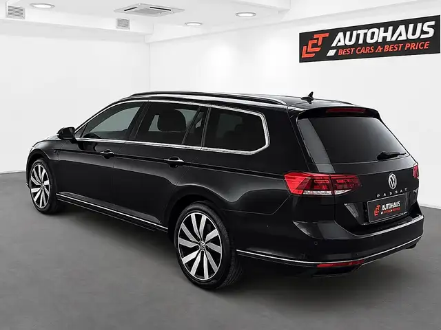 Volkswagen Passat view 3