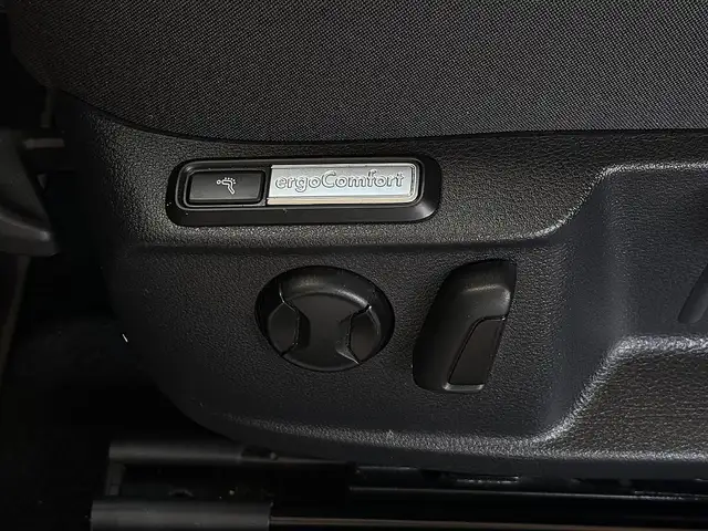 Volkswagen Passat view 14