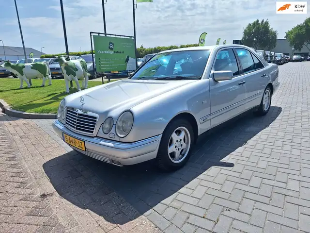 Mercedes-Benz E 230 Avantgarde / Zeer nette auto / APK mei 2028