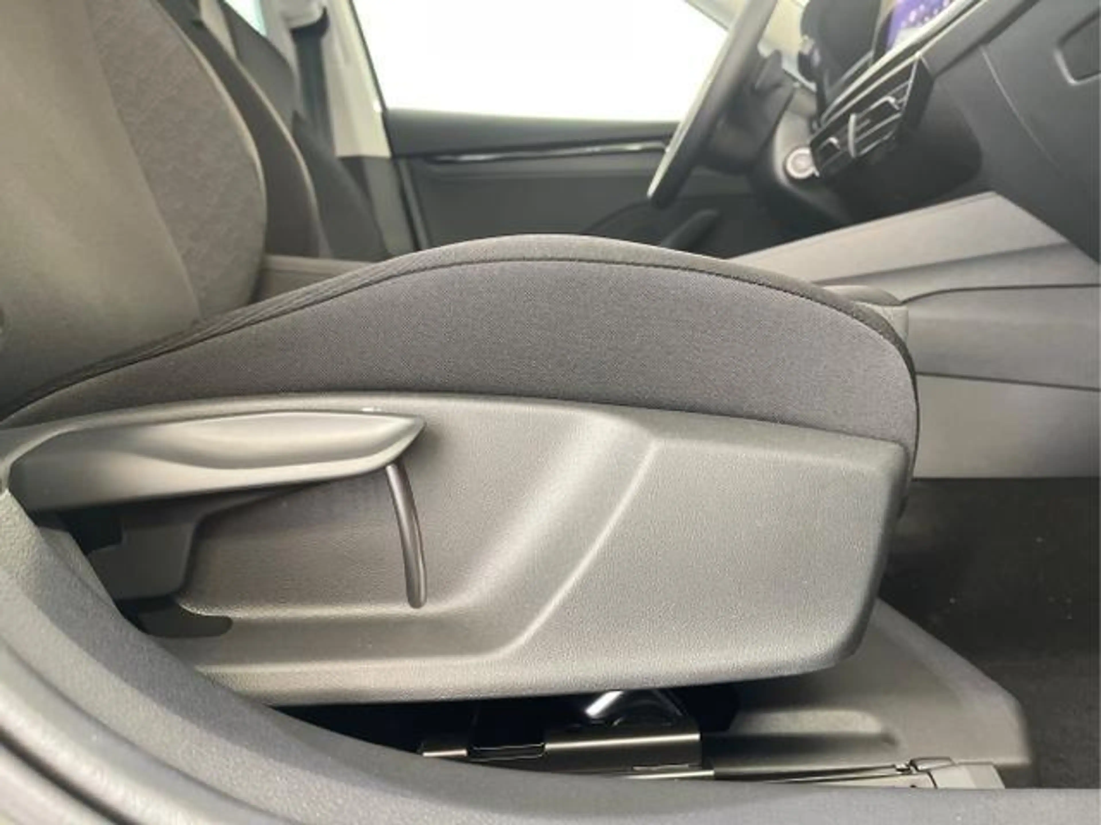 Skoda Octavia Combi Essence 150 PS DSG AHK+Sitzheizung 1.5 TSI m — photo 14