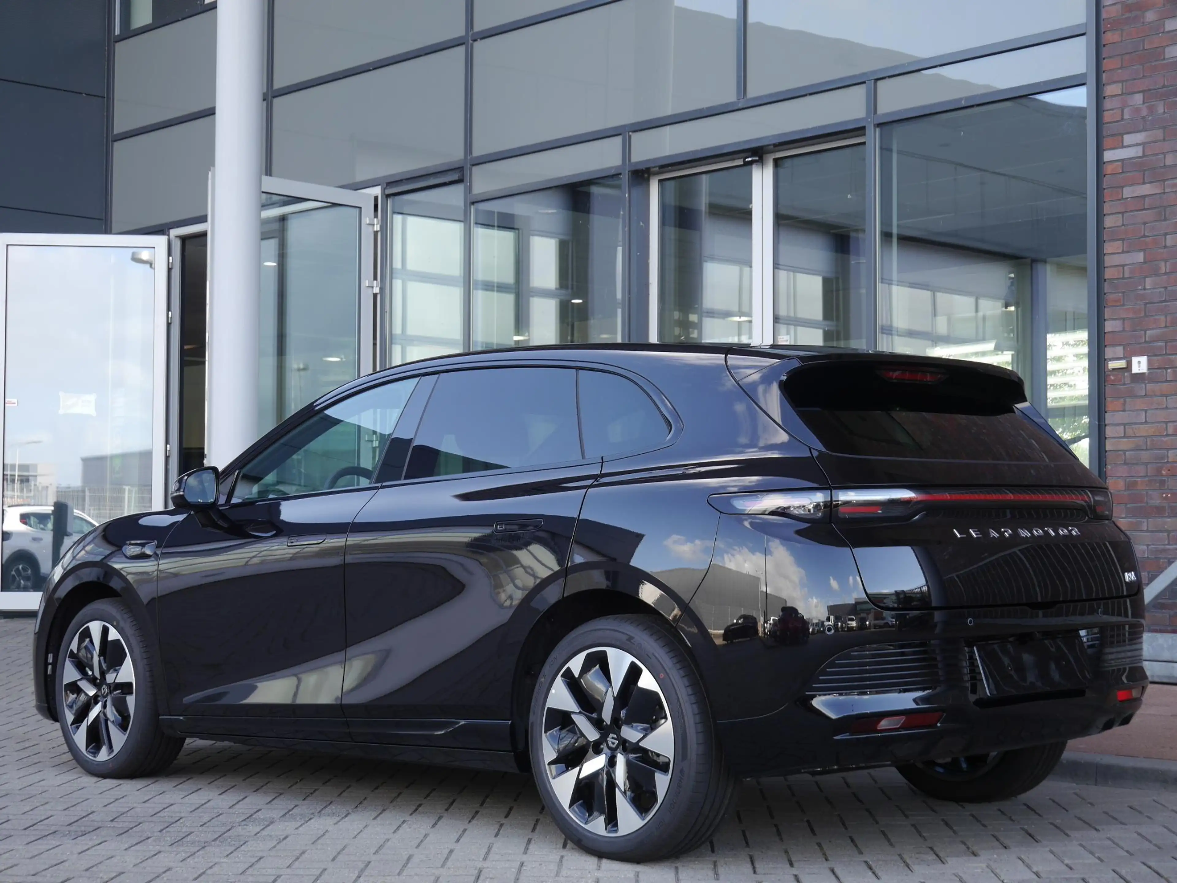 Leapmotor B05 ProMax Design 67.1 kWh | Panoramadak | Elektrisch — photo 4