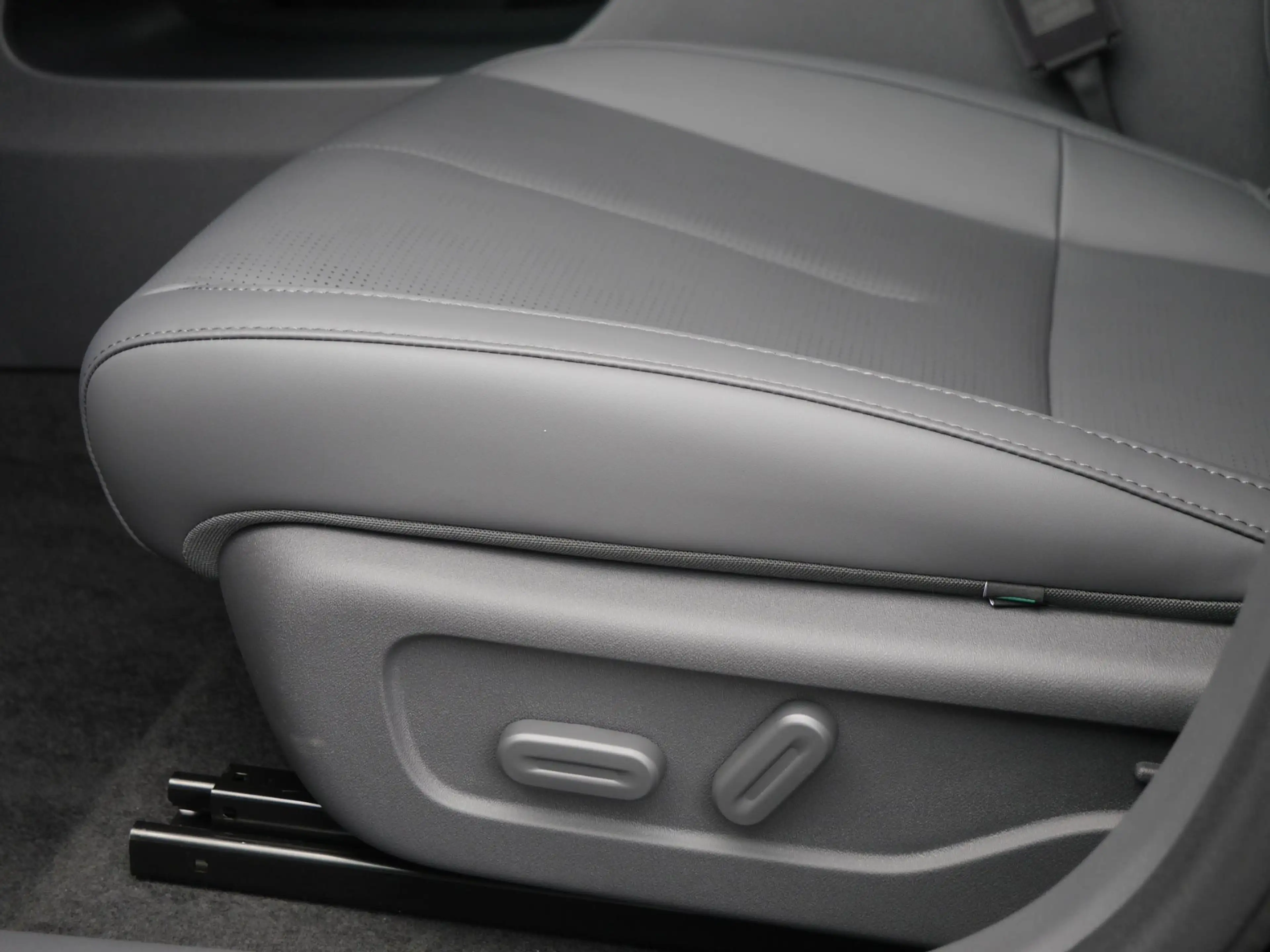 Leapmotor B05 ProMax Design 67.1 kWh | Panoramadak | Elektrisch — photo 12