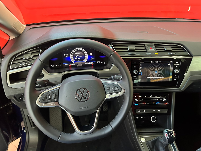 Volkswagen Touran Life TDI — photo 7