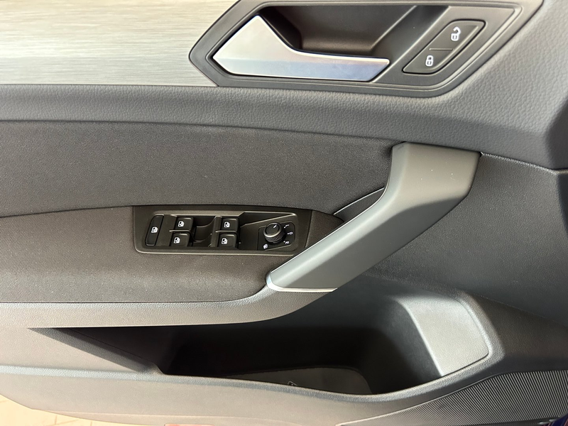 Volkswagen Touran Life TDI — photo 11