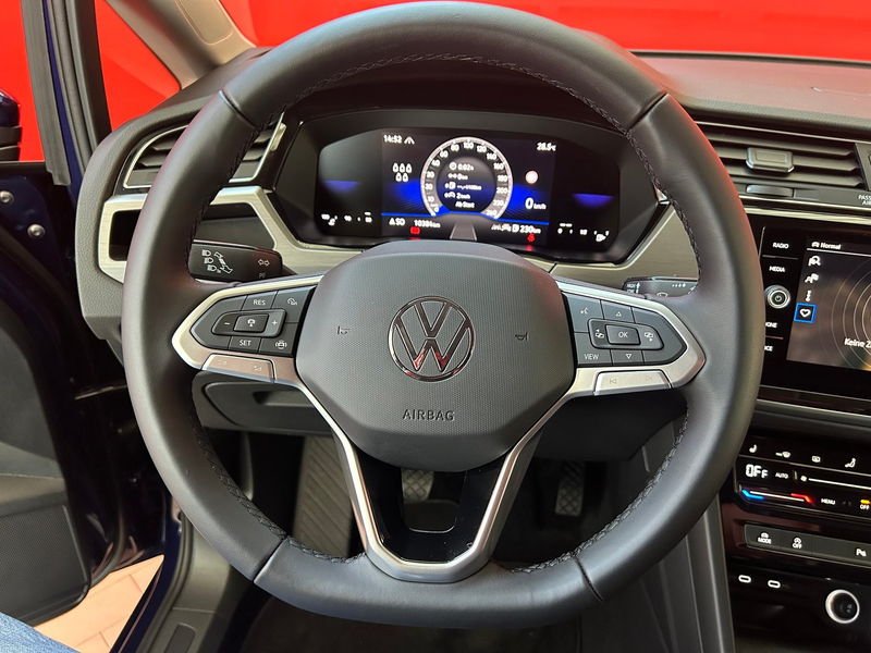 Volkswagen Touran Life TDI — photo 8