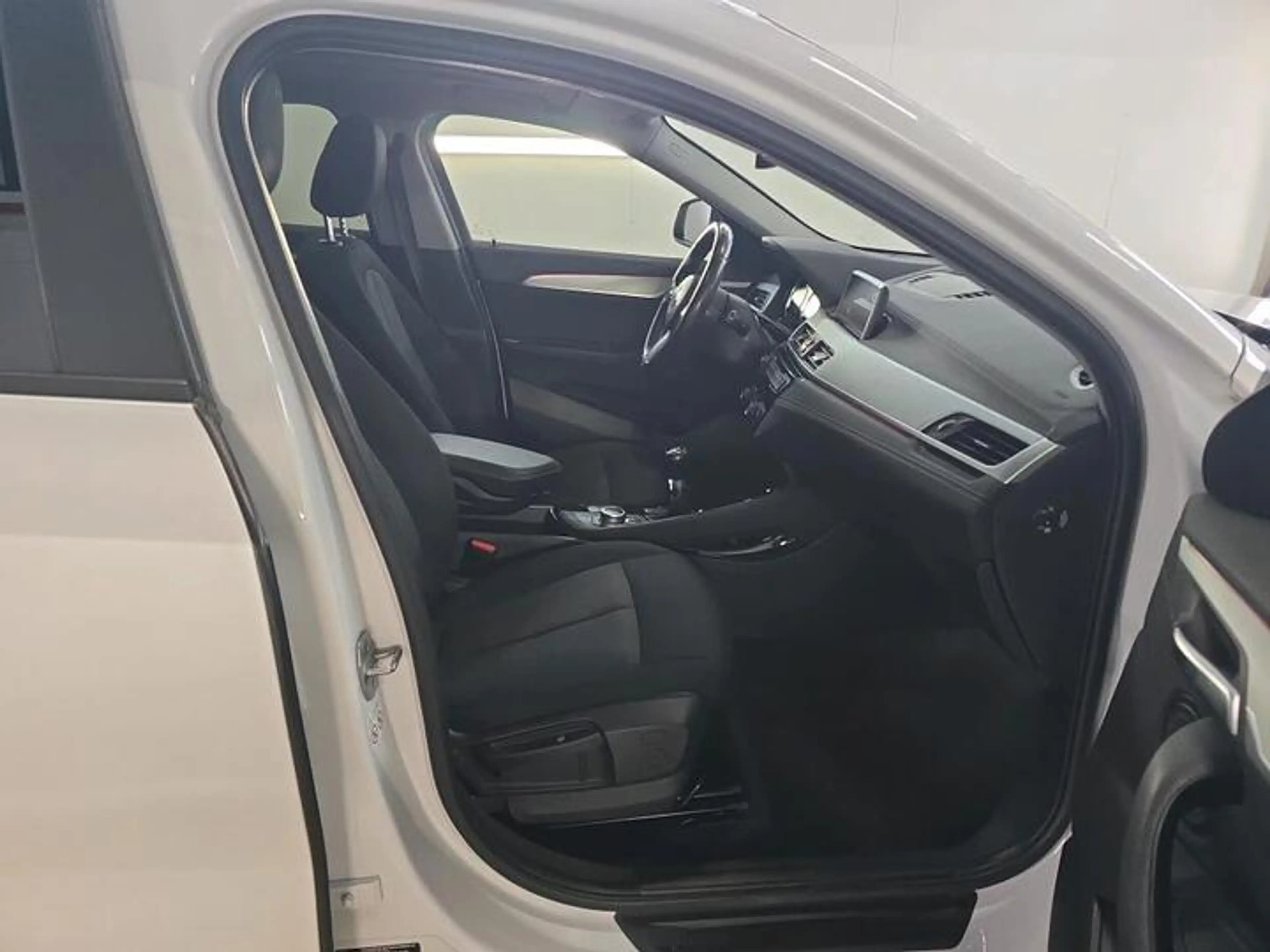 BMW X2 16d SDrive *PANO-FULL LED-NAVI PRO-CRUISE-PARKING* — photo 8