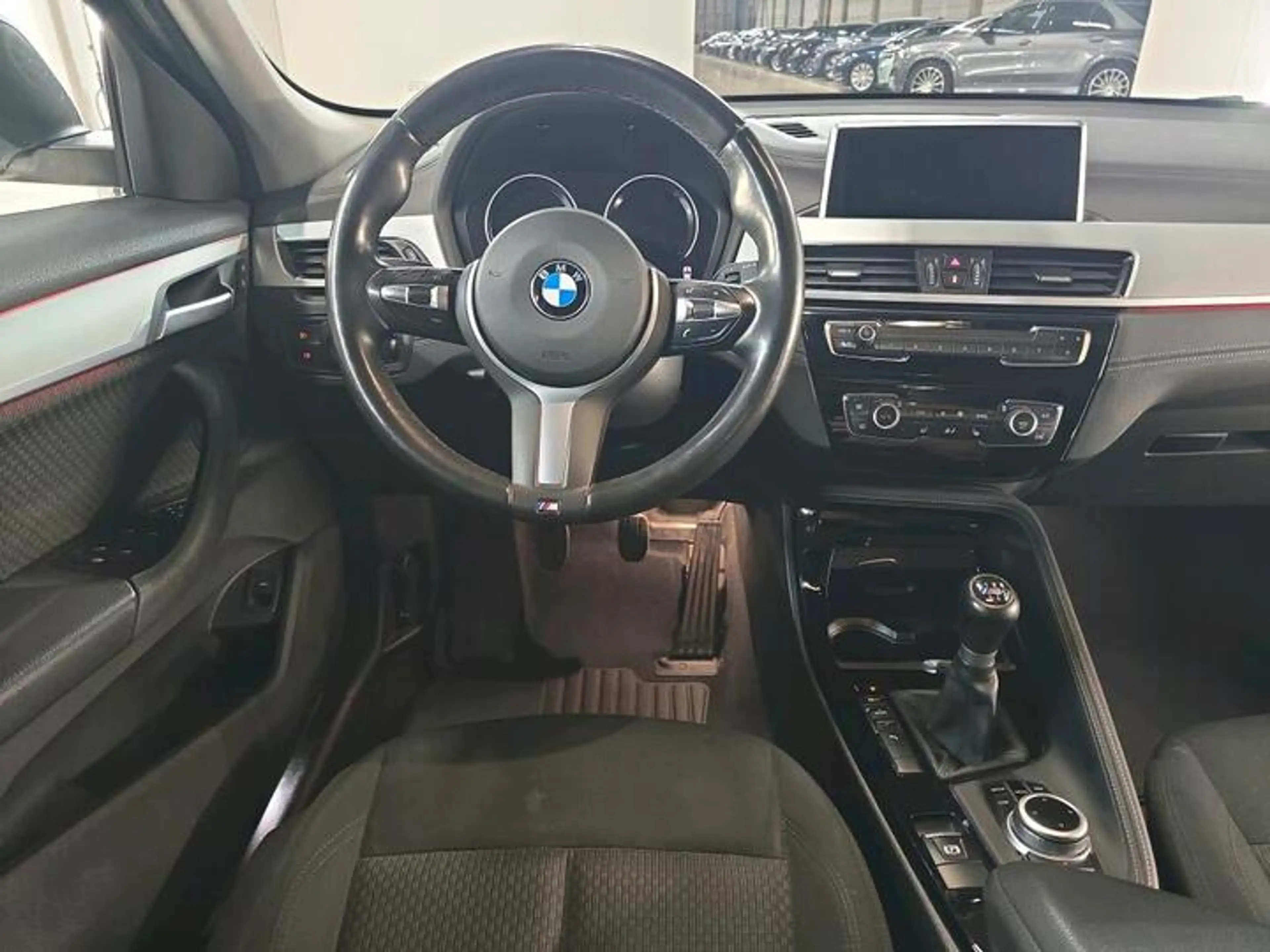 BMW X2 16d SDrive *PANO-FULL LED-NAVI PRO-CRUISE-PARKING* — photo 6