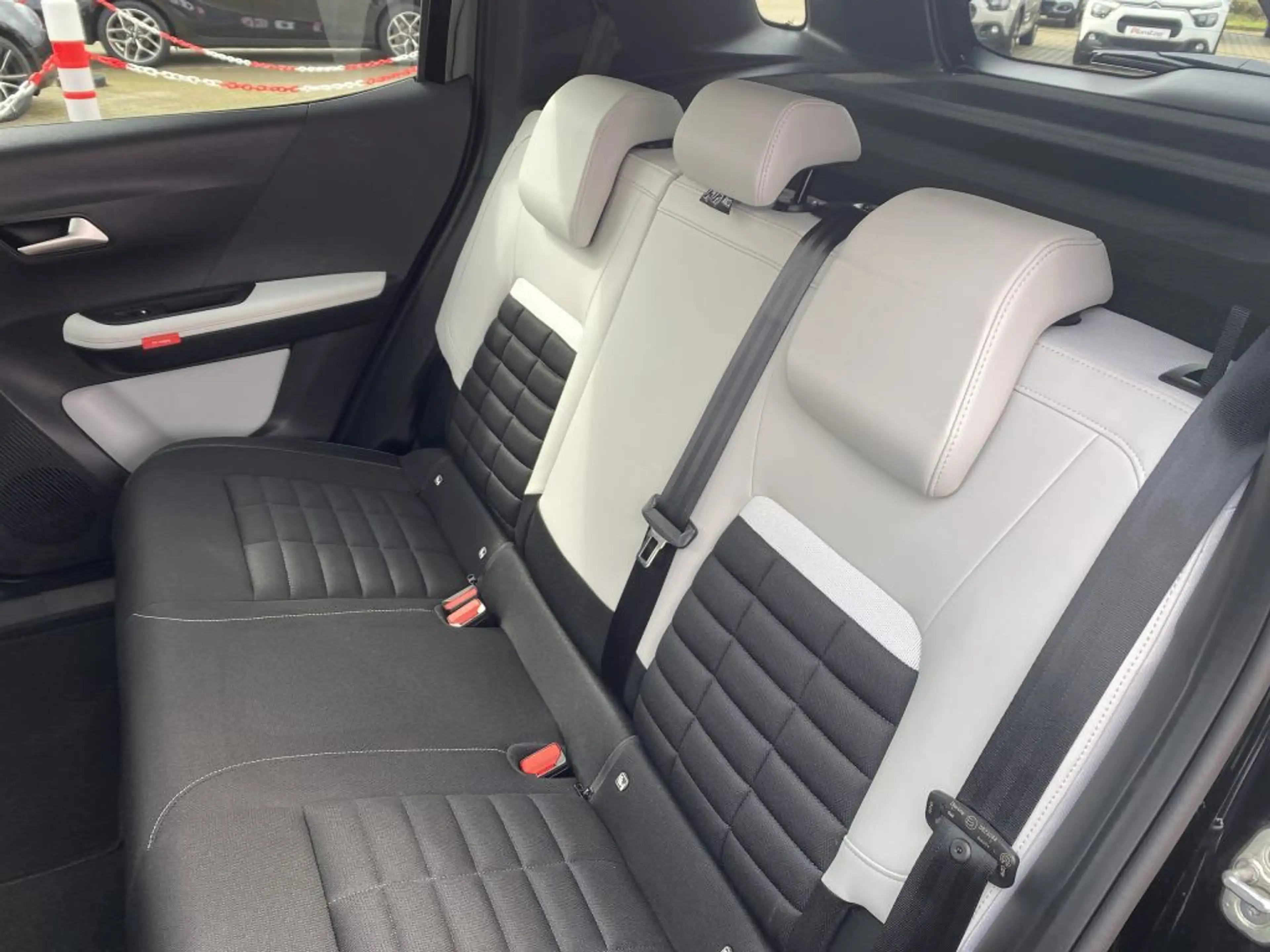 Citroen C3 e-C3 Aircross 113 Standard-Range MAX *LED*Nav*Cam* — photo 9