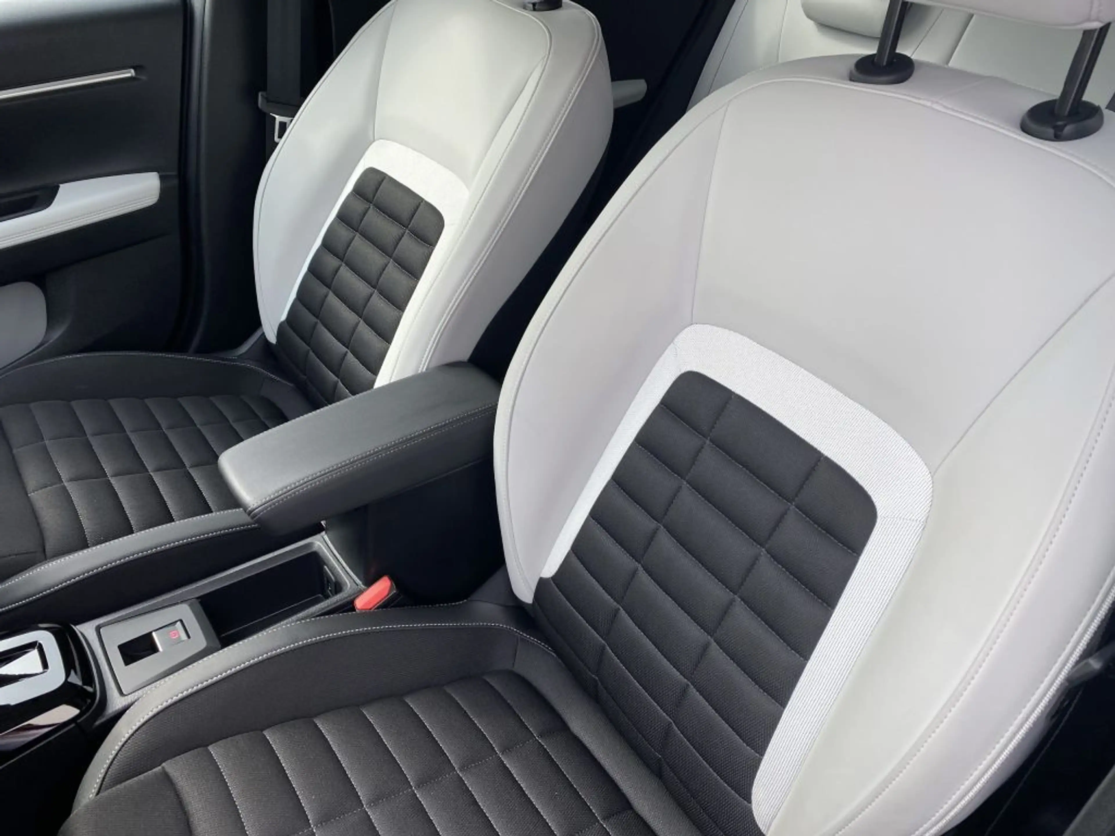 Citroen C3 e-C3 Aircross 113 Standard-Range MAX *LED*Nav*Cam* — photo 8