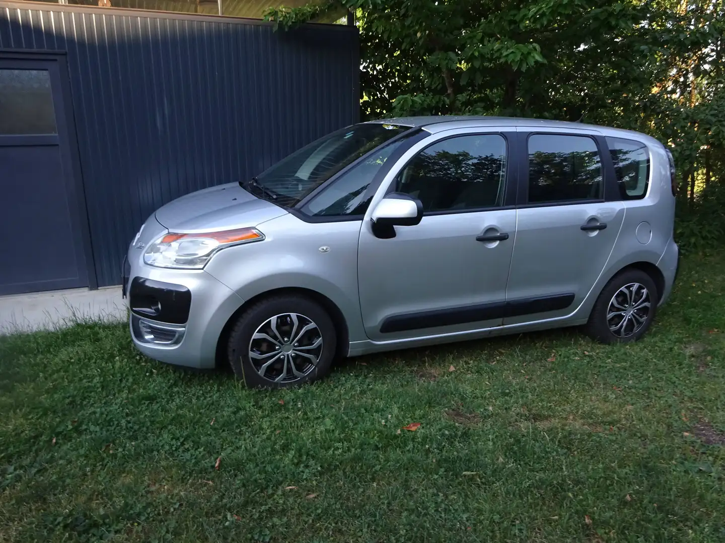 Citroen C3 Picasso C3 Picasso 1,6 HDi 90 Comfort Ligne Business Comfort Airdream Ligne Business Silber - 1