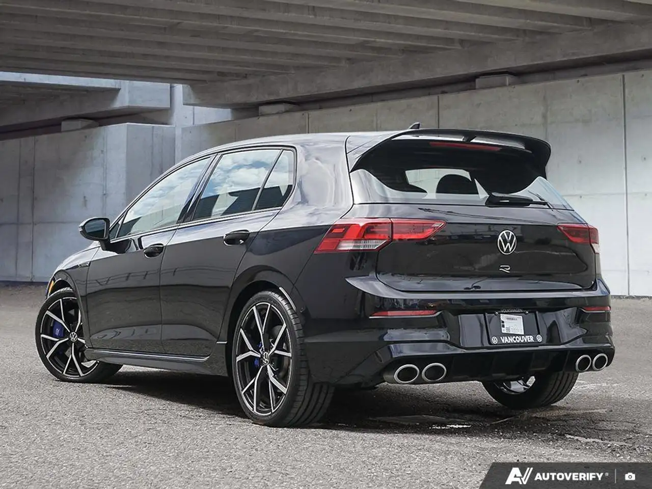 Volkswagen Golf R снимка Volkswagen Golf R