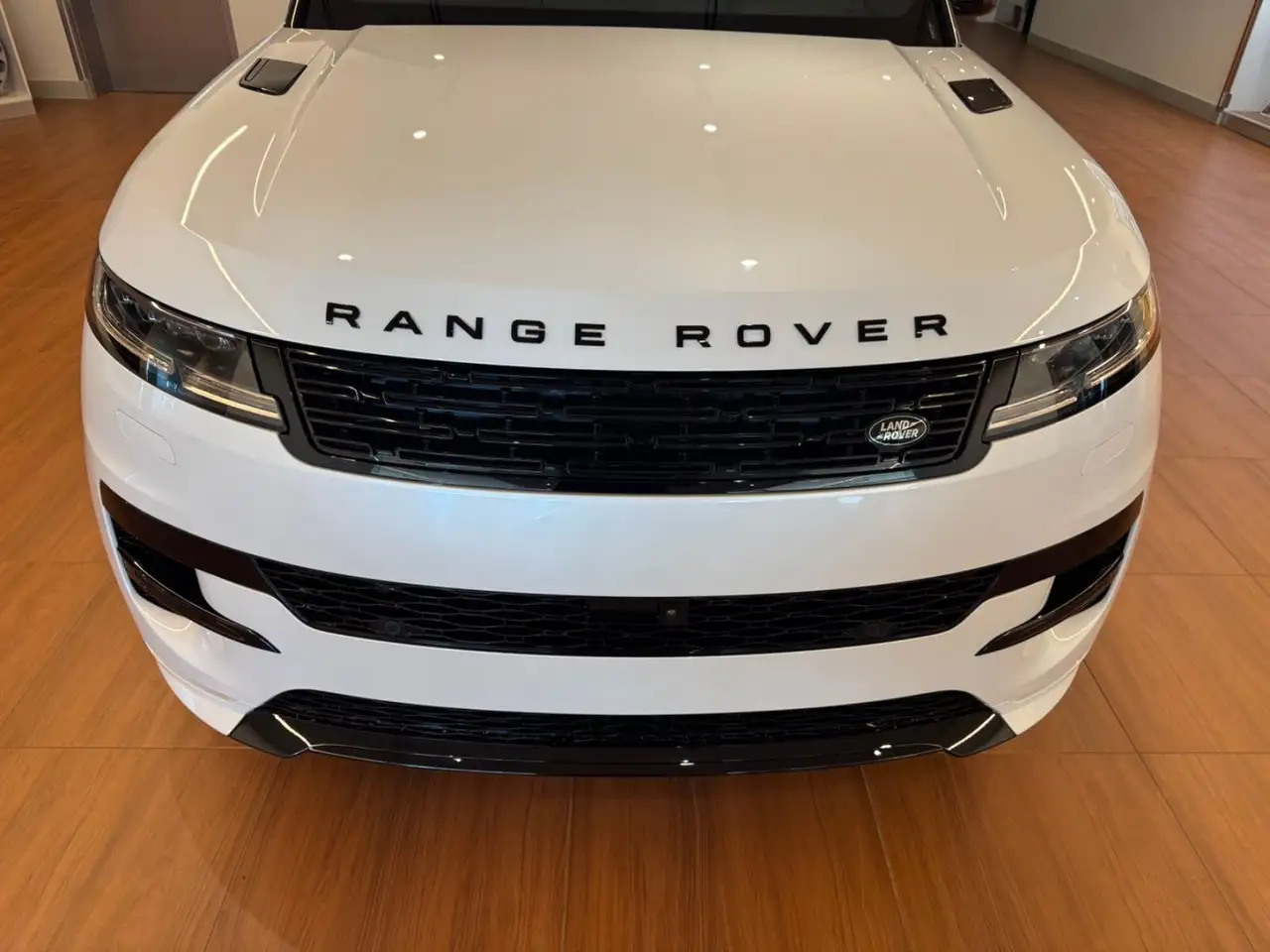 Land Rover Range Rover Sport снимка Land Rover Range Rover Sport