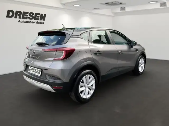 Renault Captur view 3