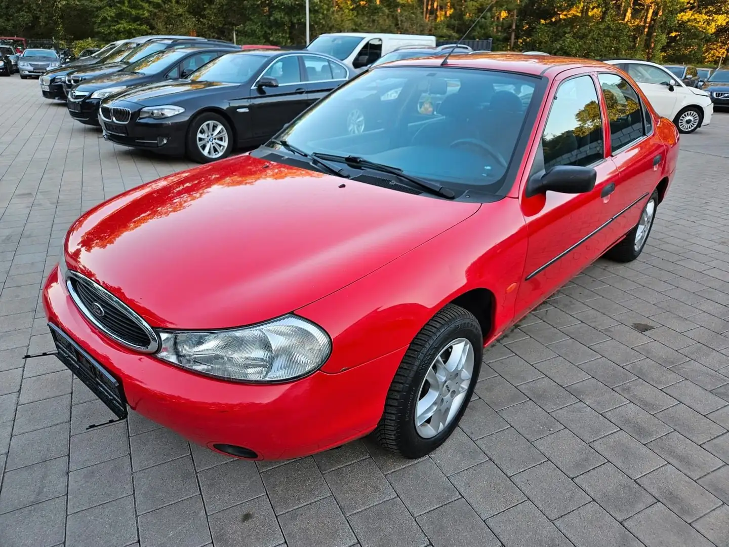 Ford Mondeo Rood - 1