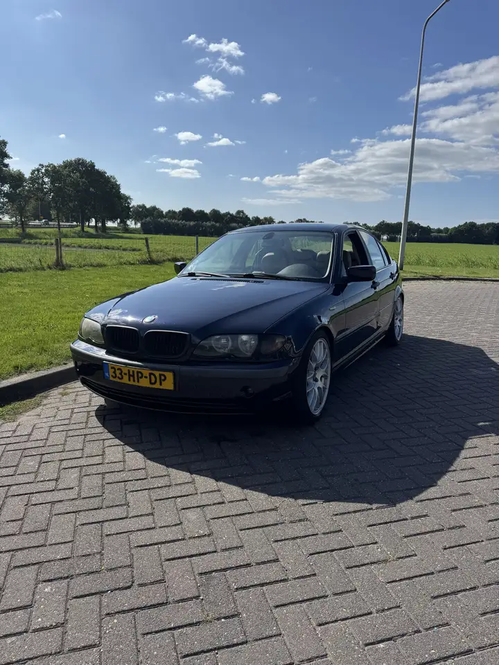 BMW 330