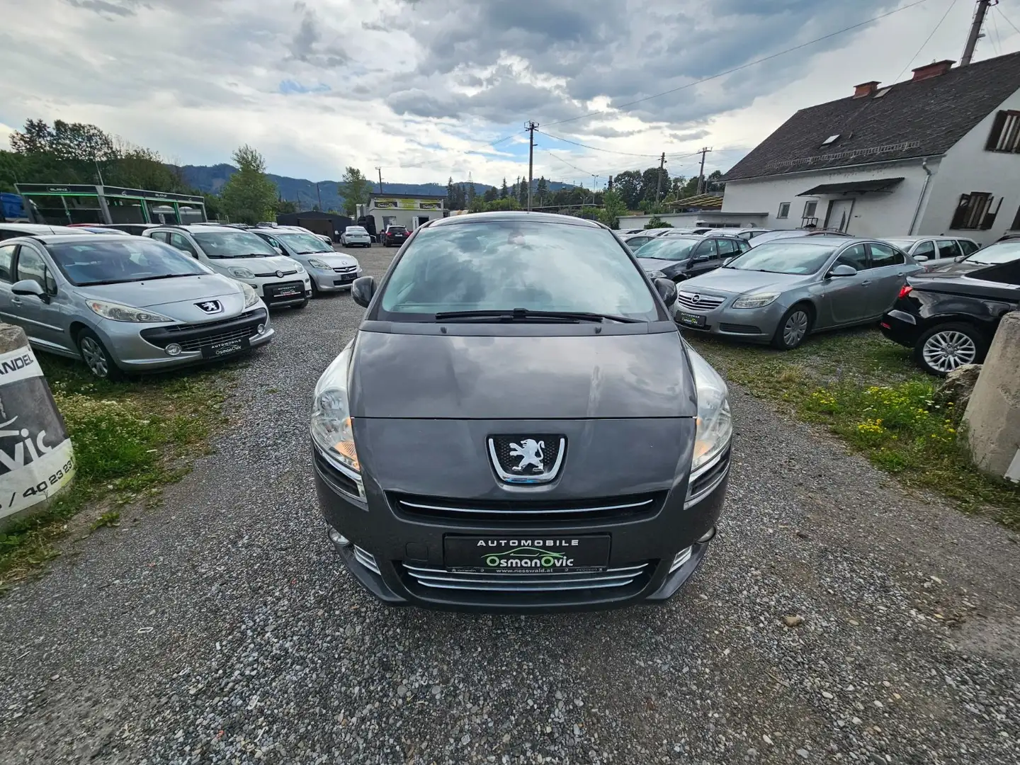 Peugeot 5008 1,6 HDI 115 FAP Professional Line Grau - 2