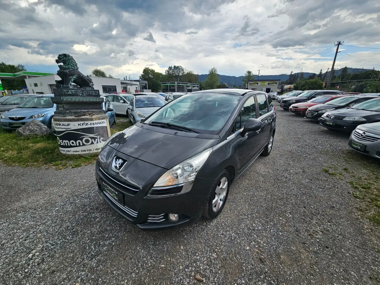 Peugeot 5008 1,6 HDI 115 FAP Professional Line Grau - 1