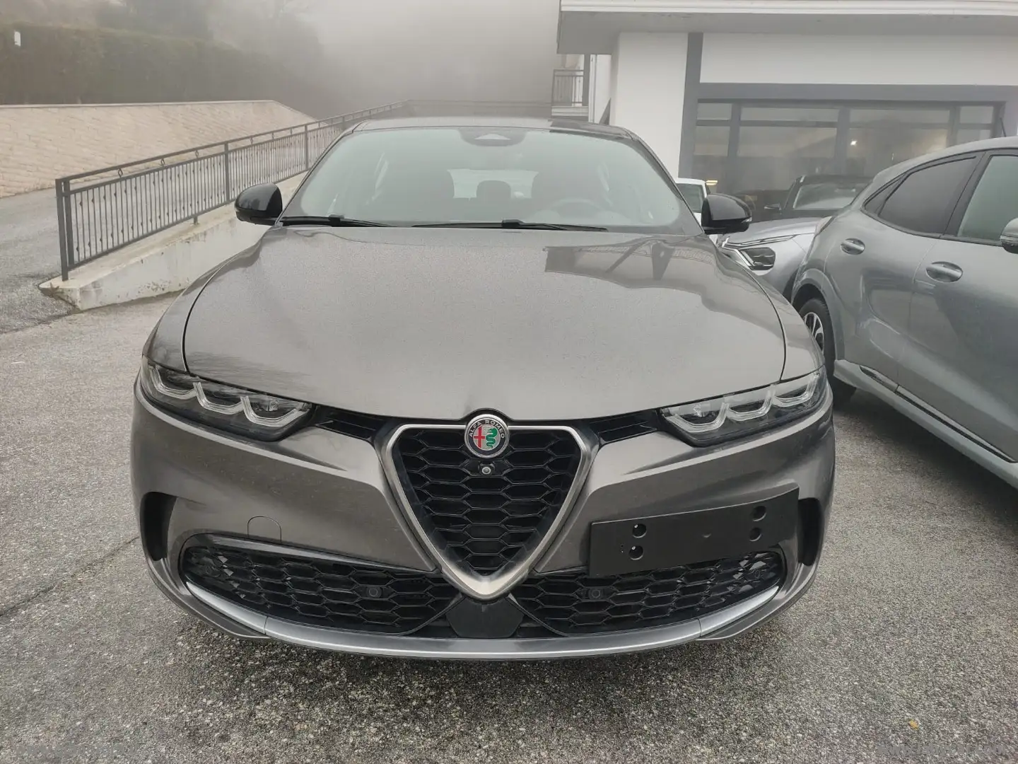 Alfa Romeo Tonale 1.5 160CV MHEV TCT7 Ti Grijs - 2