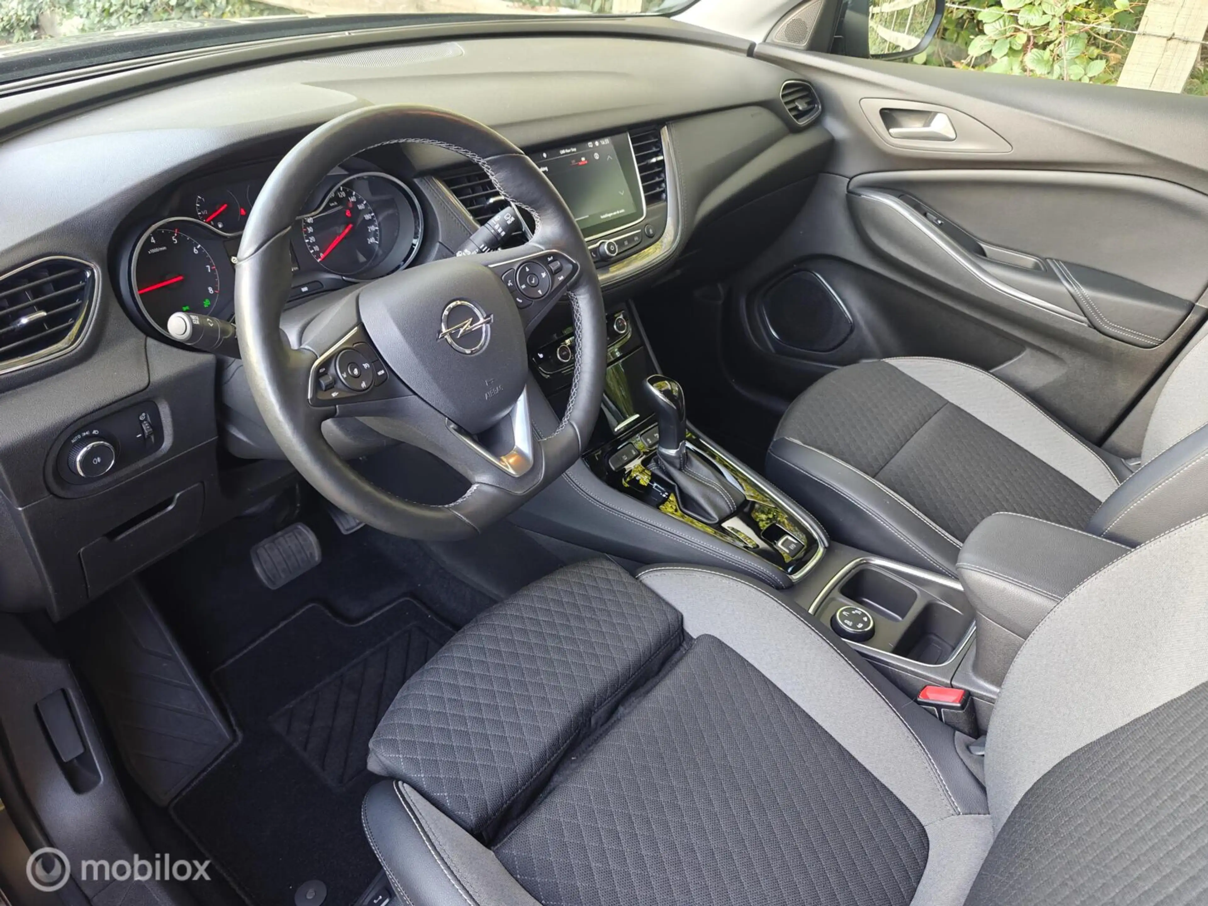 Opel Grandland X 1.2 Turbo Ultimate — photo 9