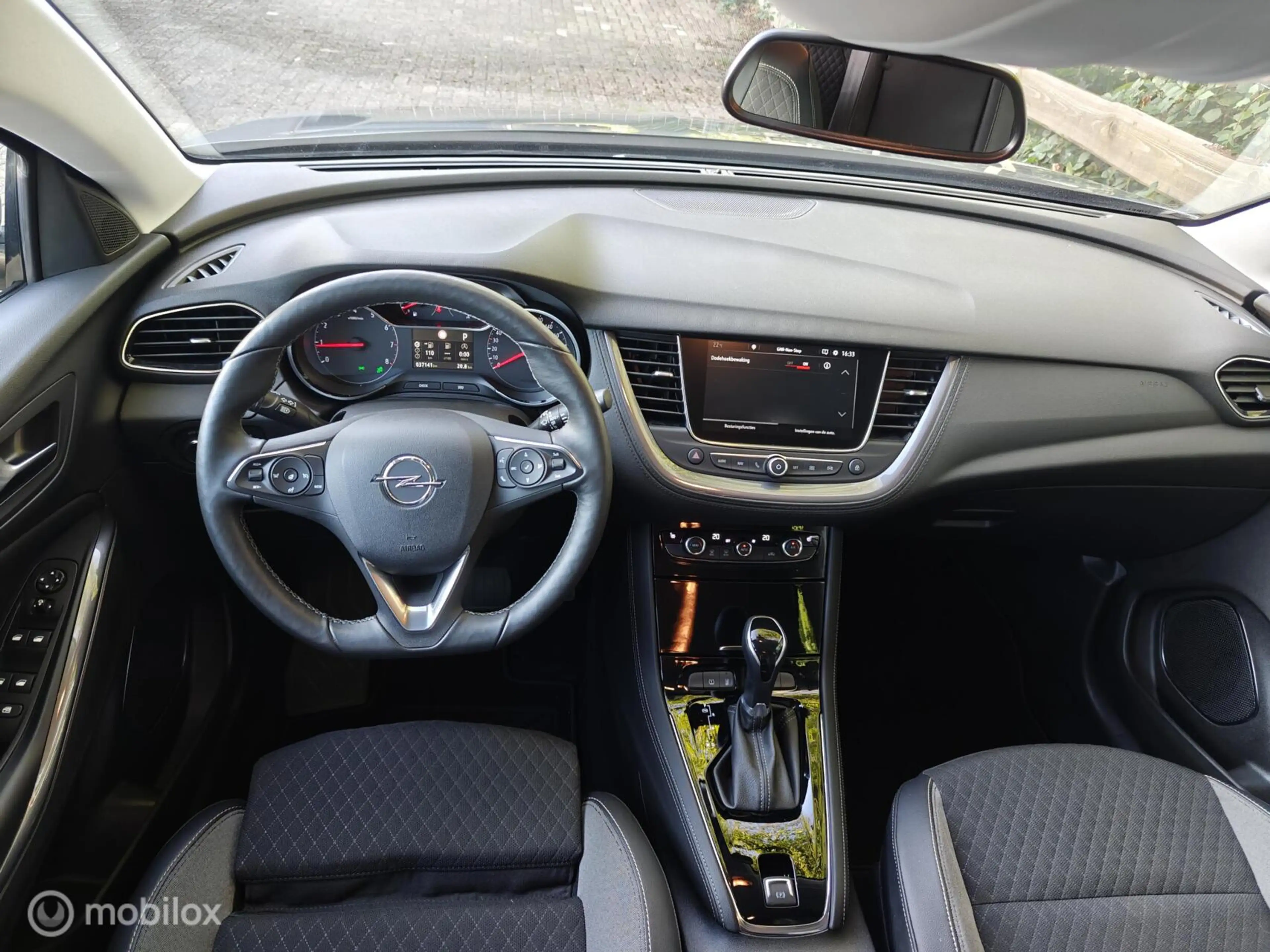 Opel Grandland X 1.2 Turbo Ultimate — photo 31