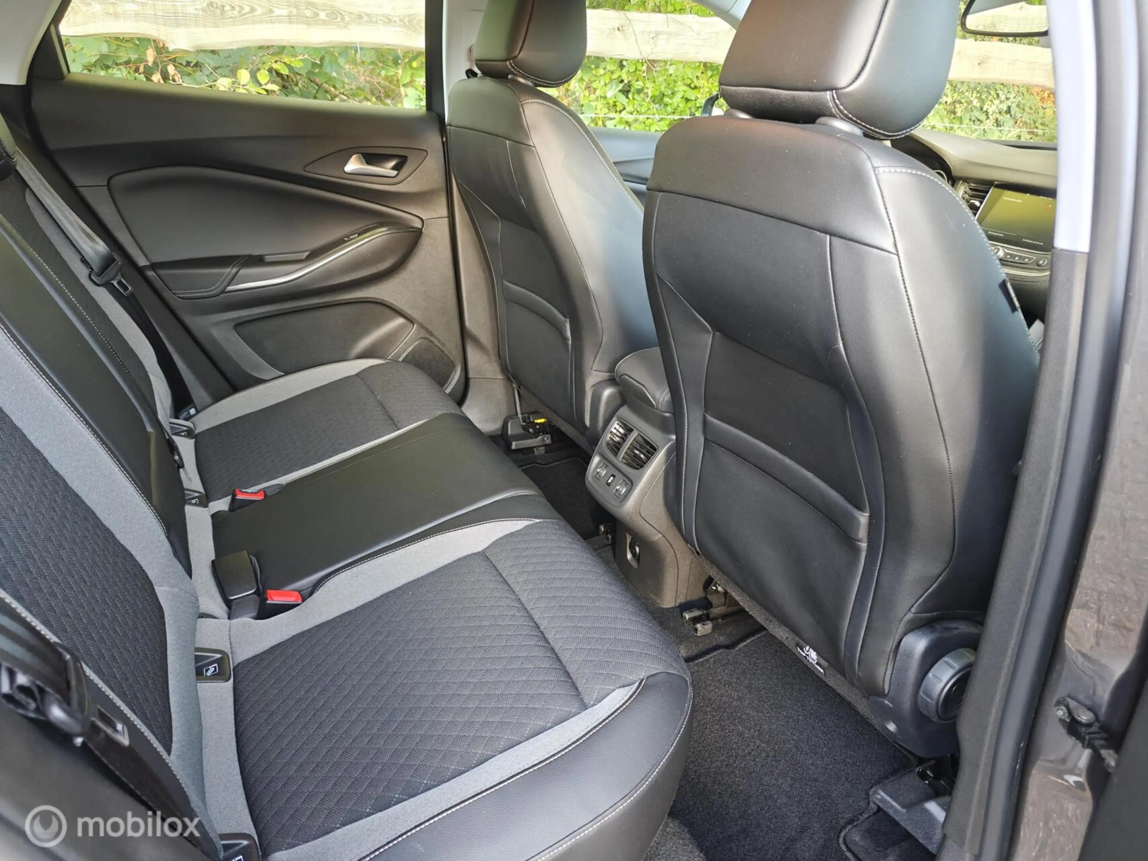 Opel Grandland X 1.2 Turbo Ultimate — photo 28