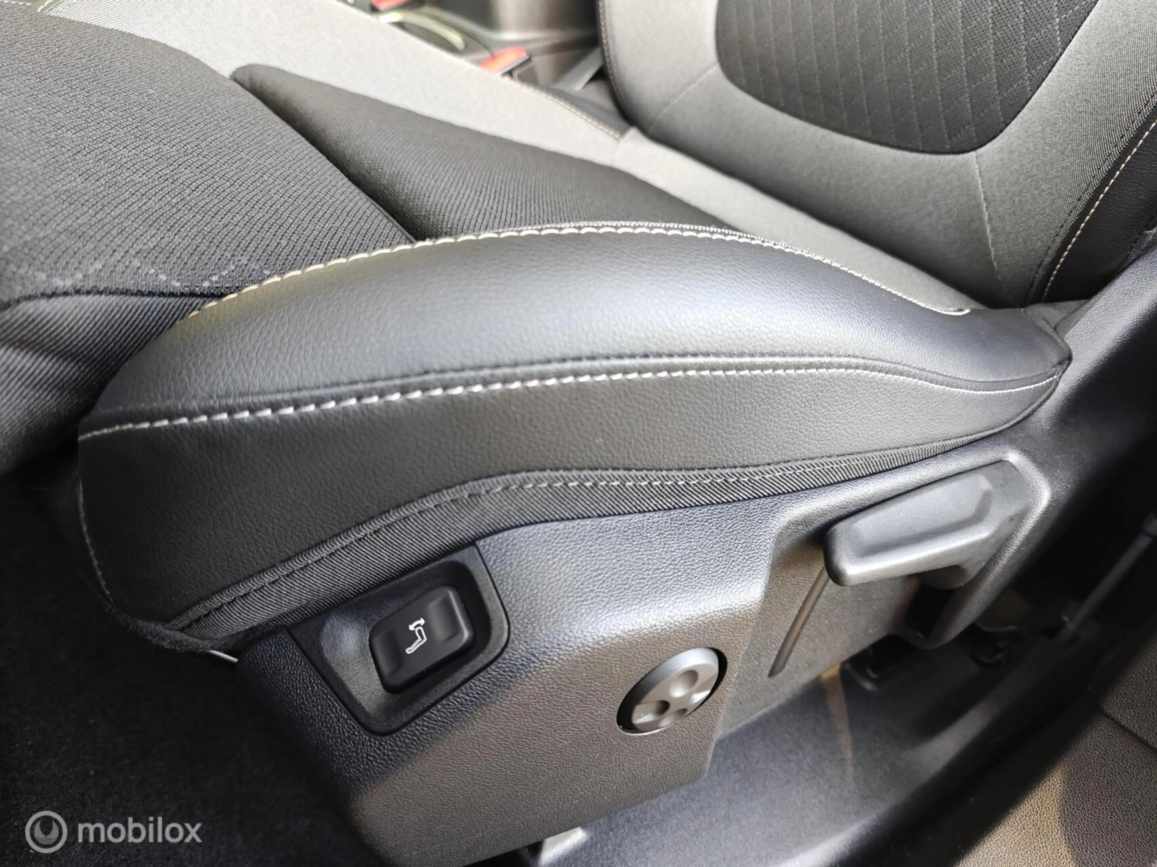 Opel Grandland X 1.2 Turbo Ultimate — photo 25
