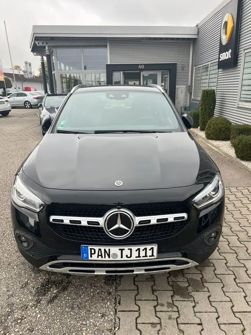 Mercedes-Benz GLA 250 Schwarz - 2