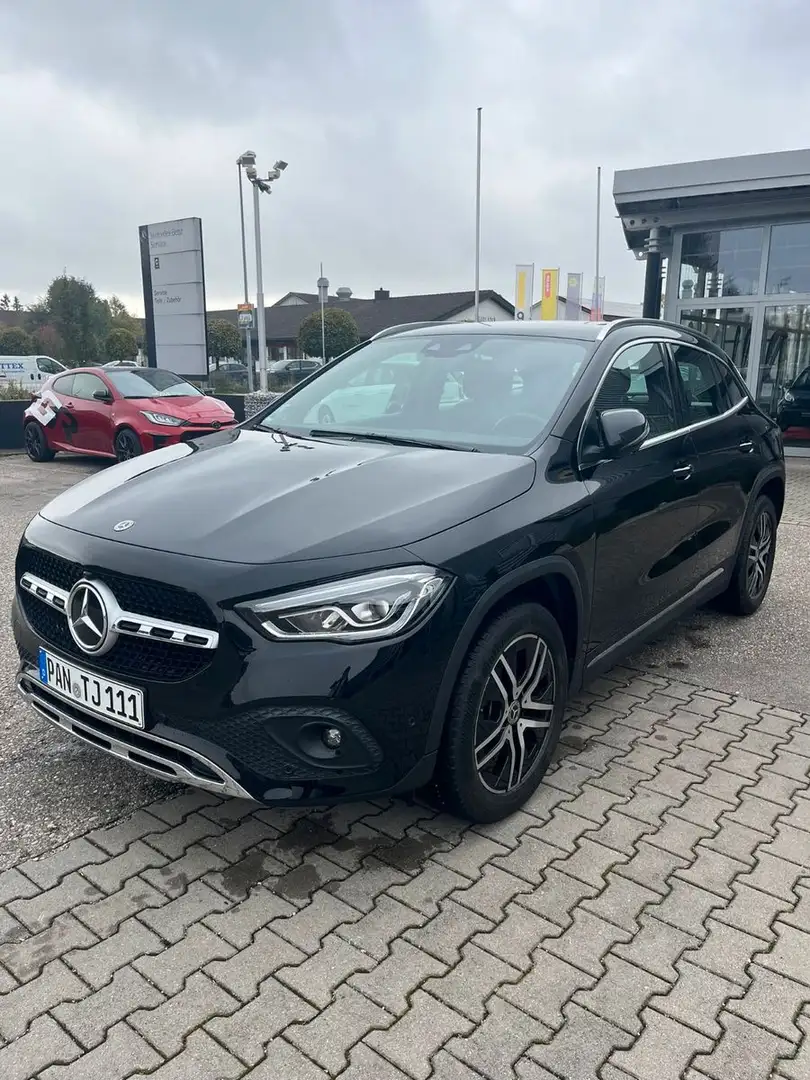 Mercedes-Benz GLA 250 Schwarz - 1