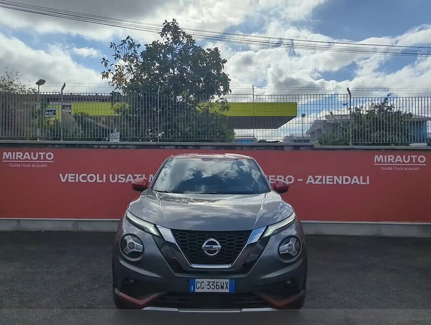 Nissan Juke 2ª serie Juke 1.0 DIG-T 114 CV N-Design Grigio - 2