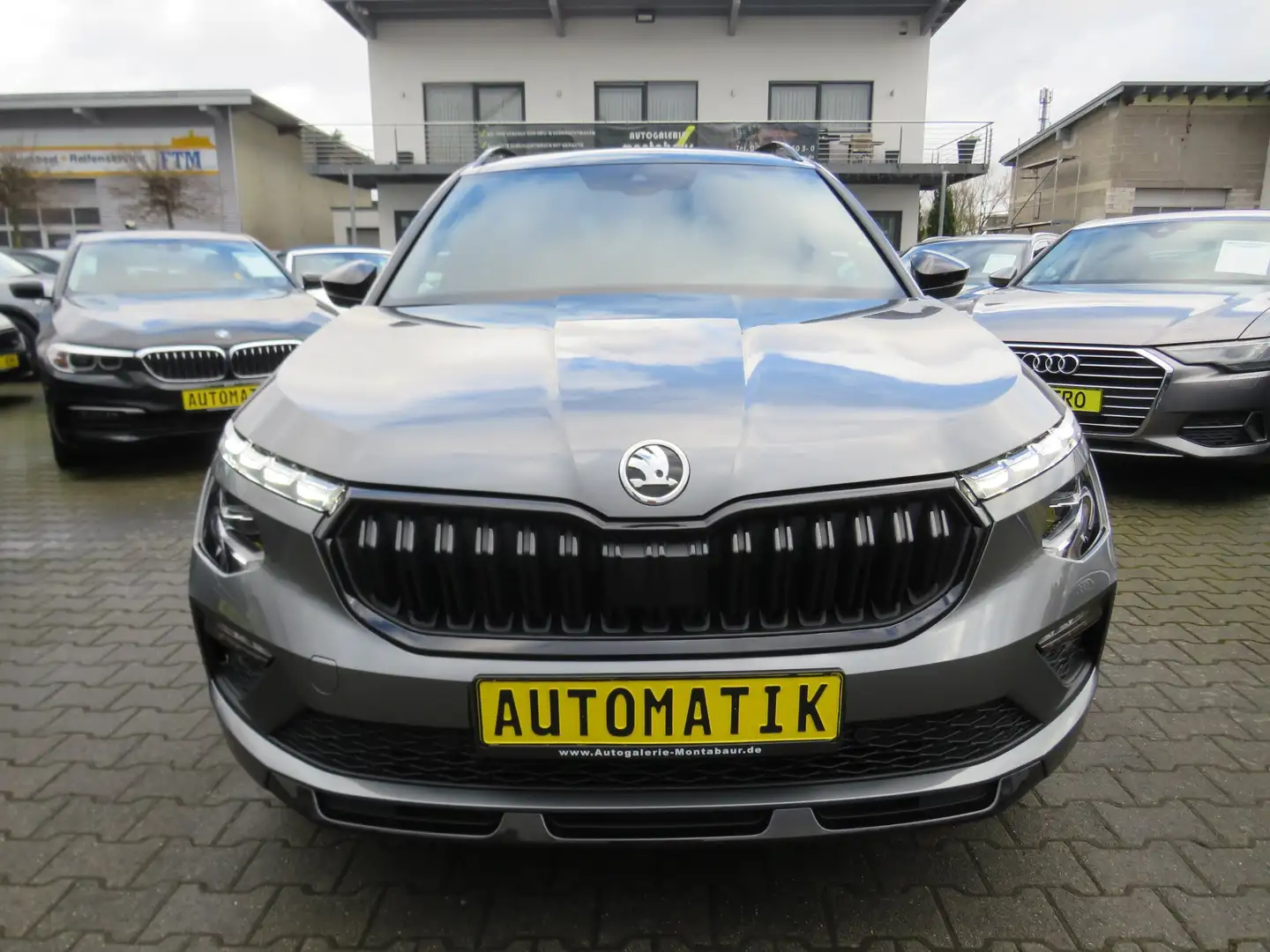 Skoda Kamiq 1.5 TSI DSG Monte Carlo *PANO *KAMERA *MATRIX LED Grau - 2