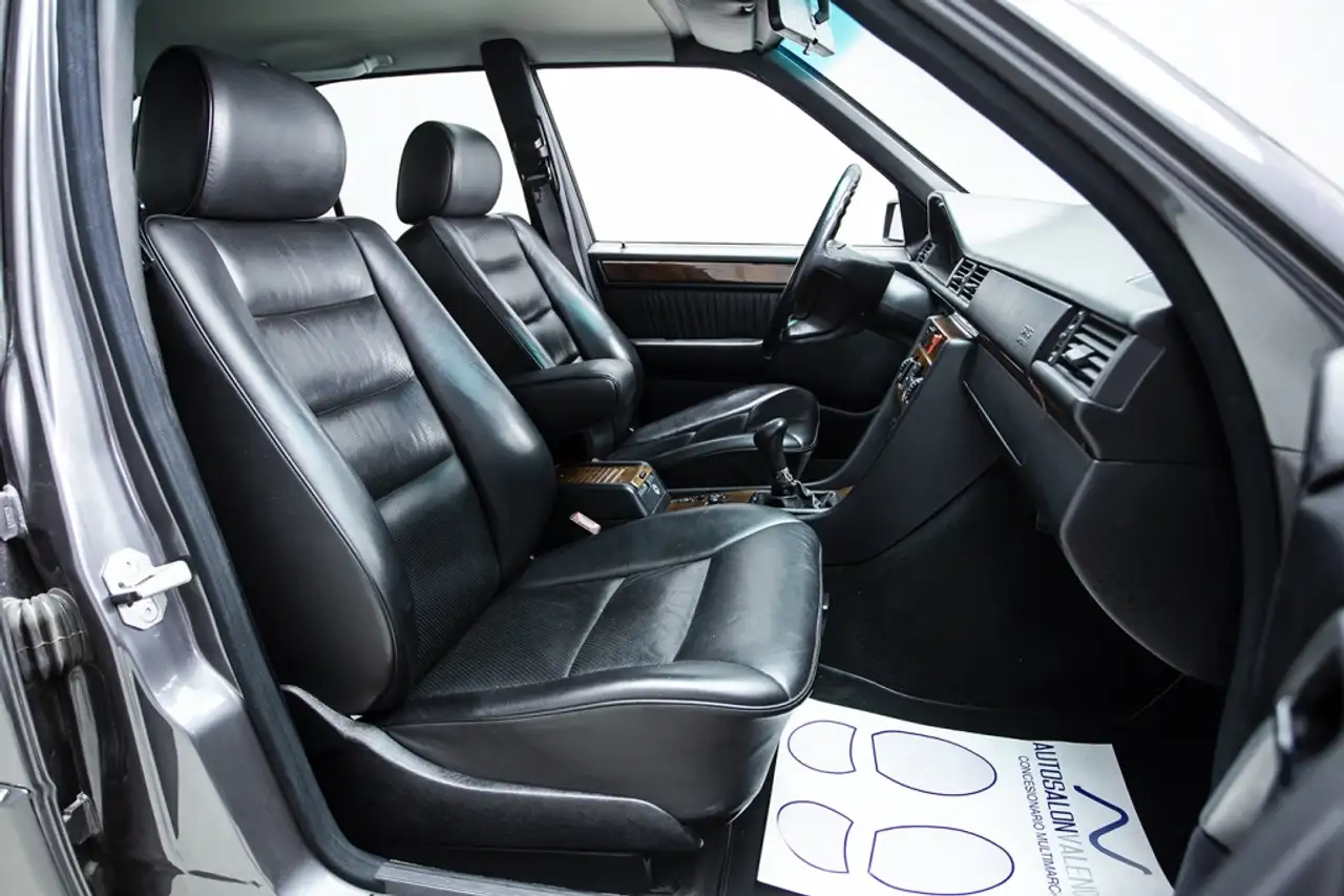 Mercedes-Benz E 320, foto 11
