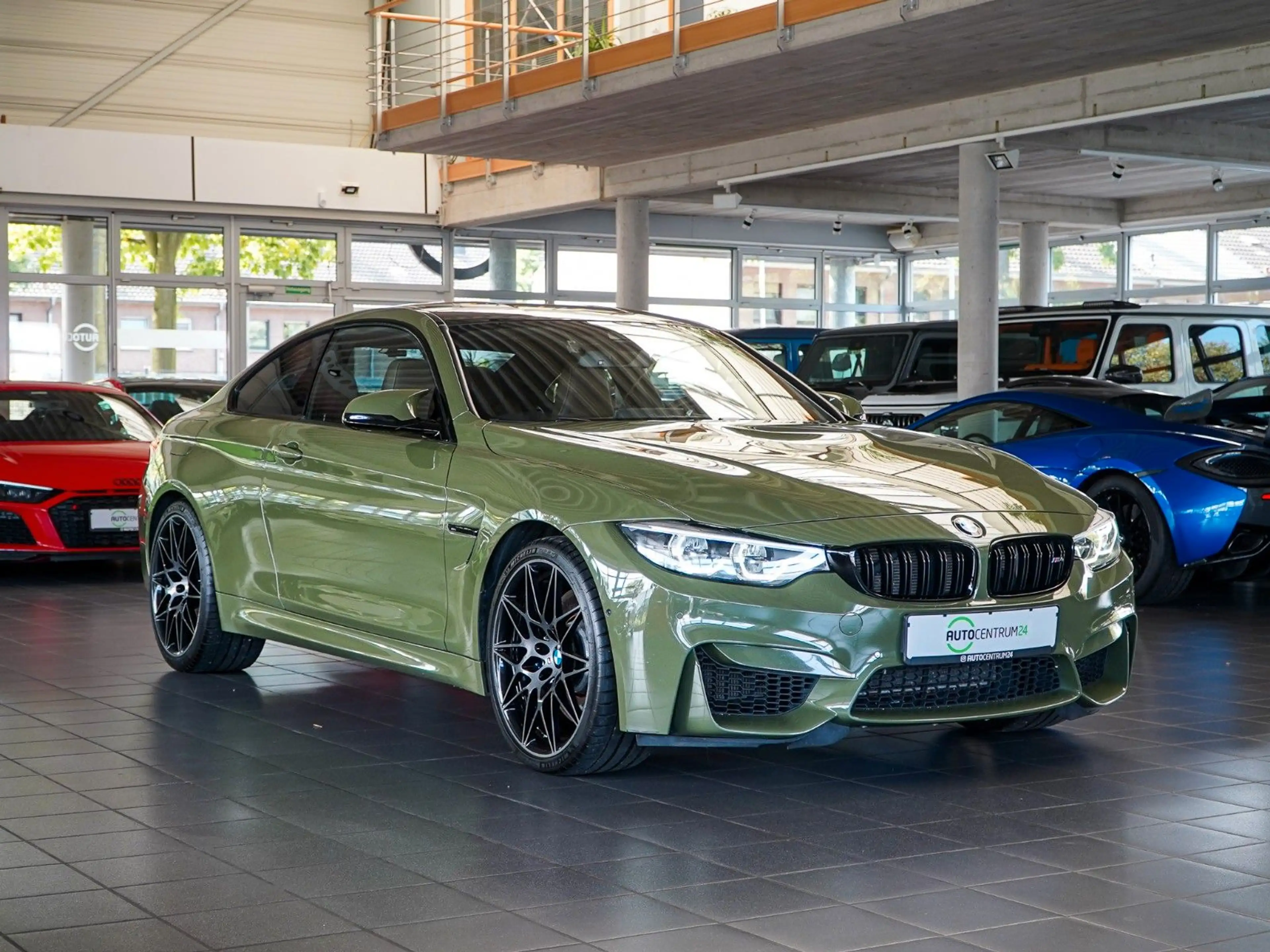 BMW M4 Competition Coupe Individual 1/3 Urban green — photo 8