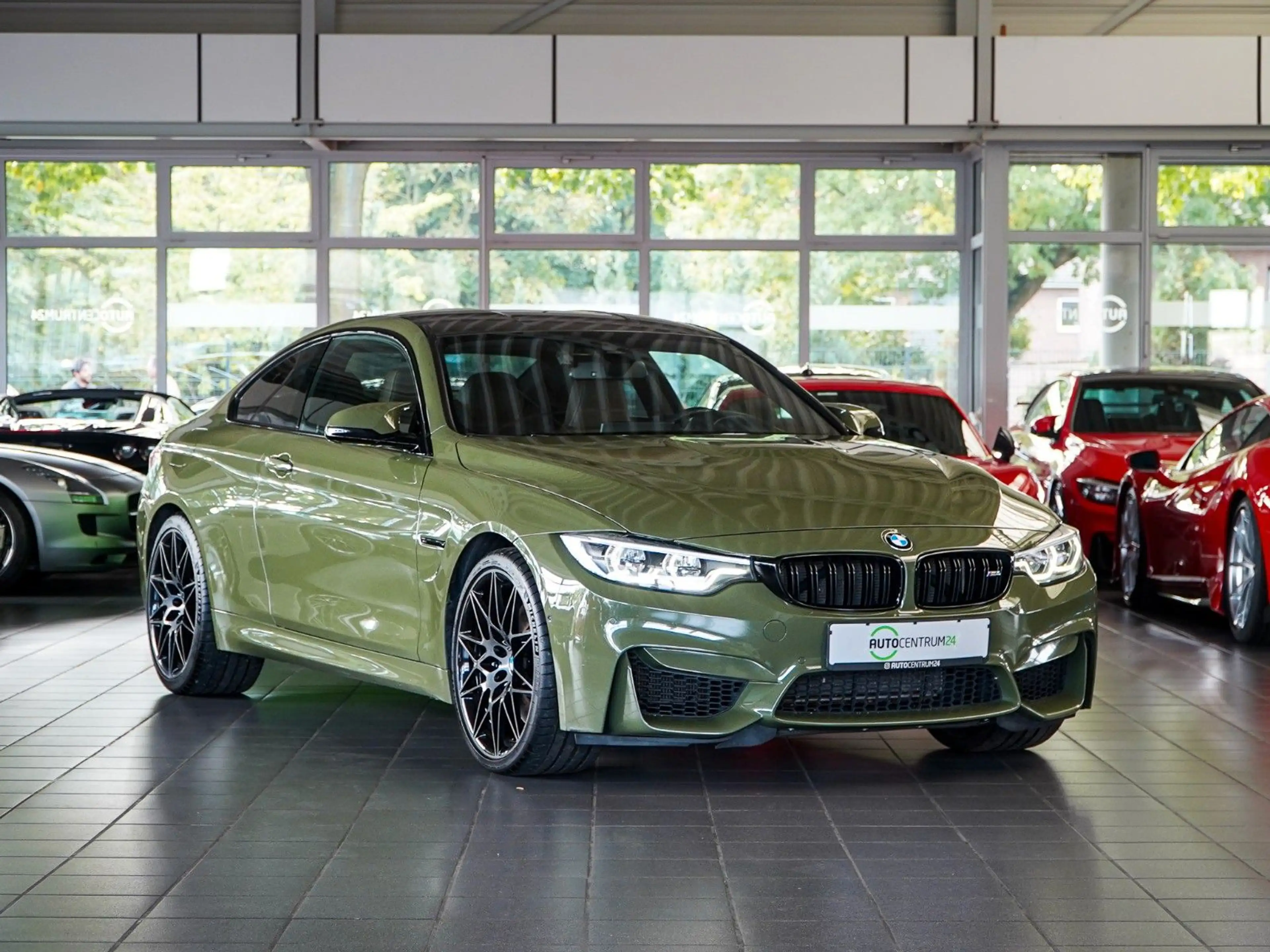 BMW M4 Competition Coupe Individual 1/3 Urban green